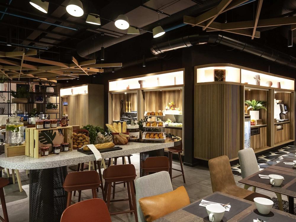 restaurant cafeteria