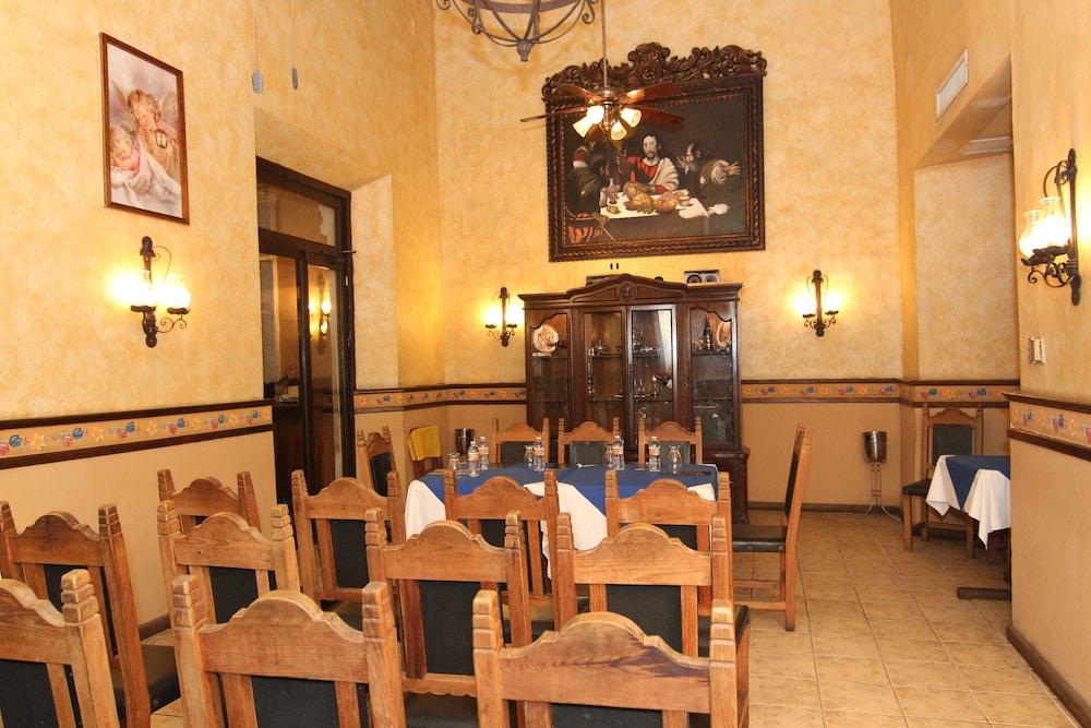 restaurant cafeteria