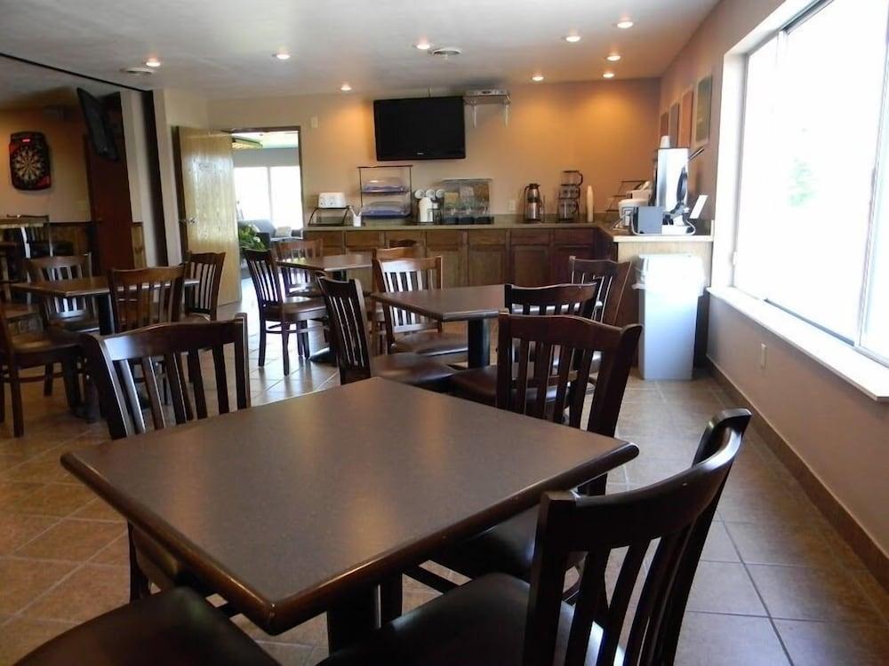restaurant cafeteria
