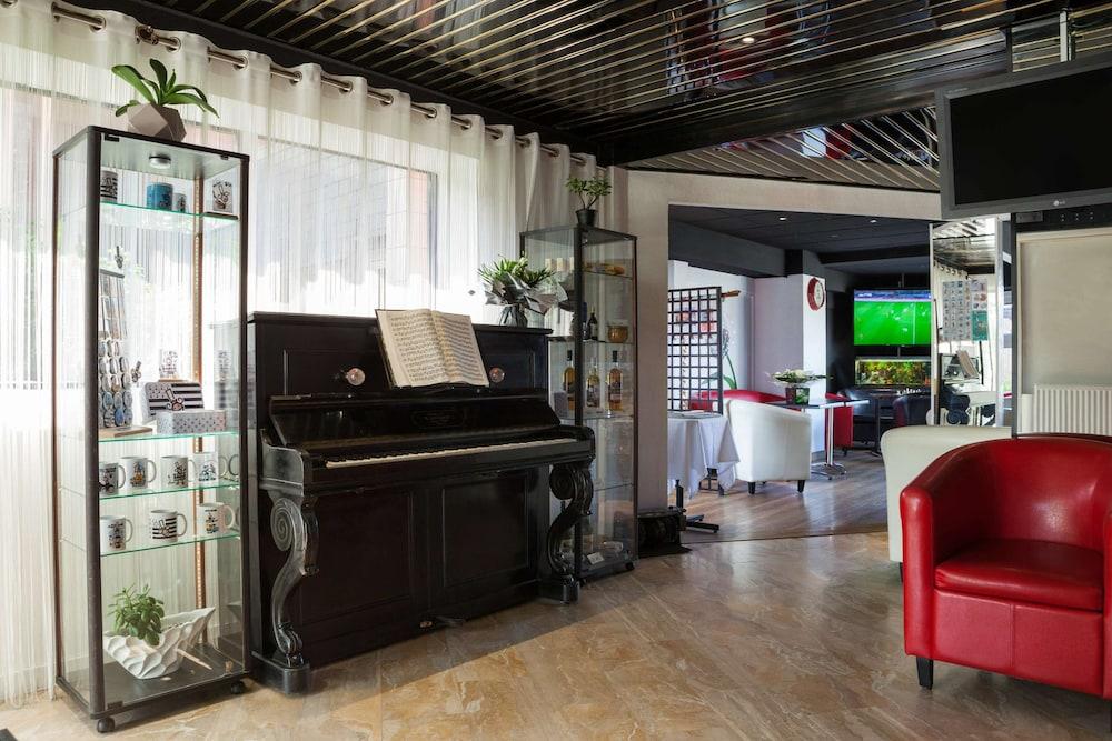 lobby