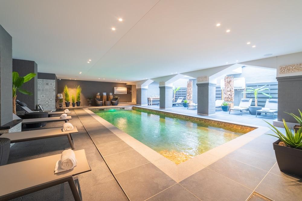 swimming pool spa