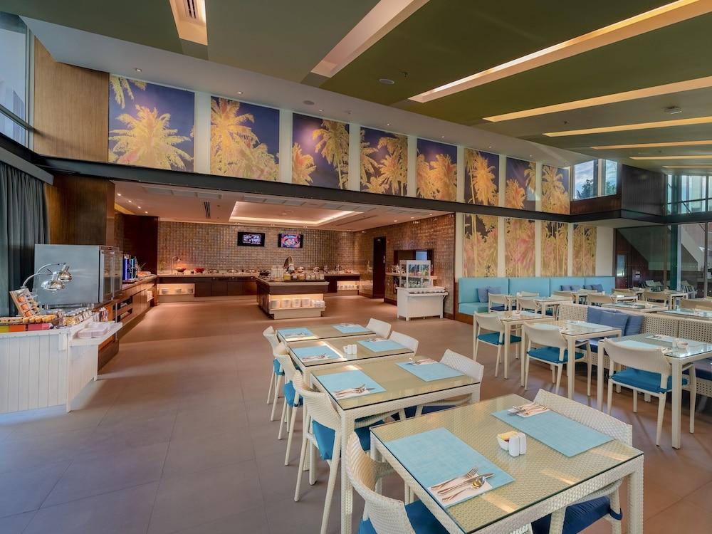 restaurant cafeteria