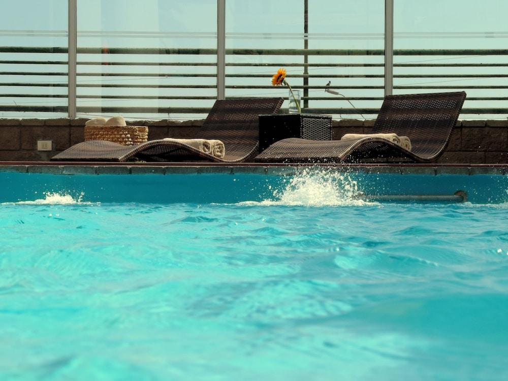 swimming pool spa