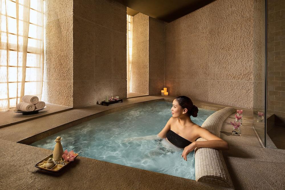 swimming pool spa