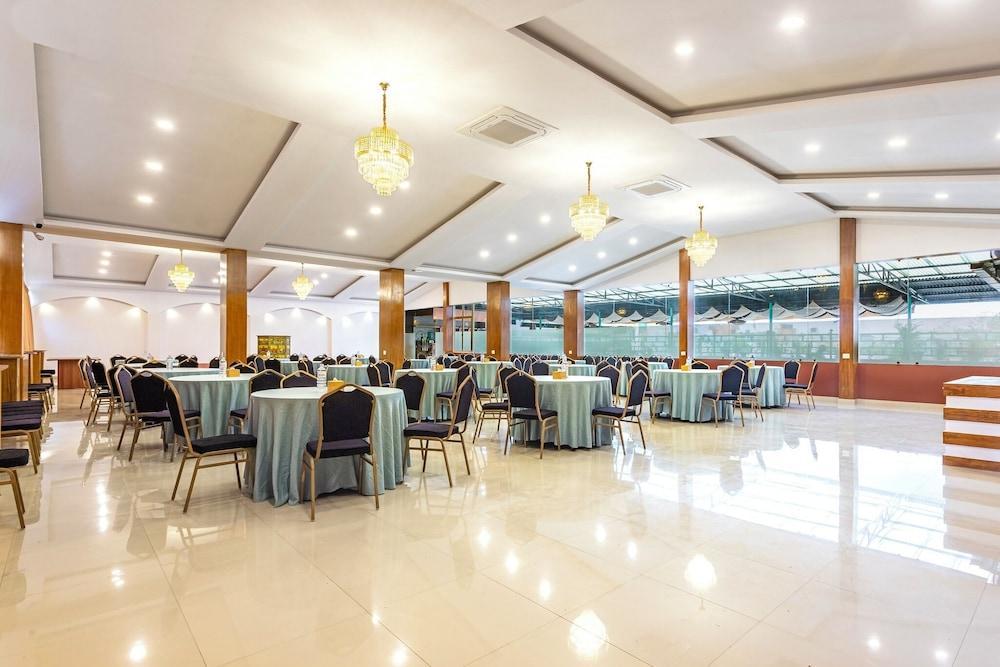 restaurant cafeteria