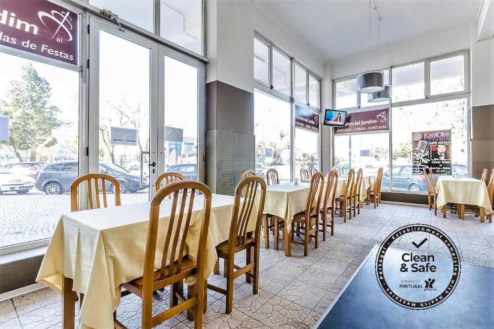 restaurant cafeteria