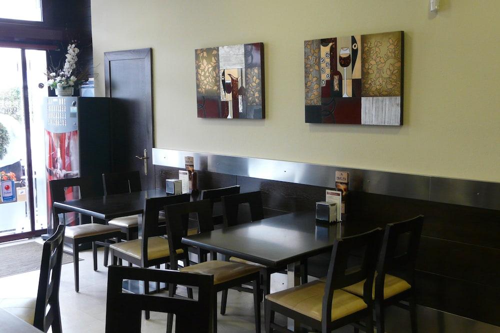 restaurant-cafeteria