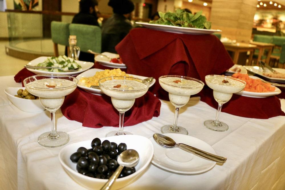 restaurant cafeteria