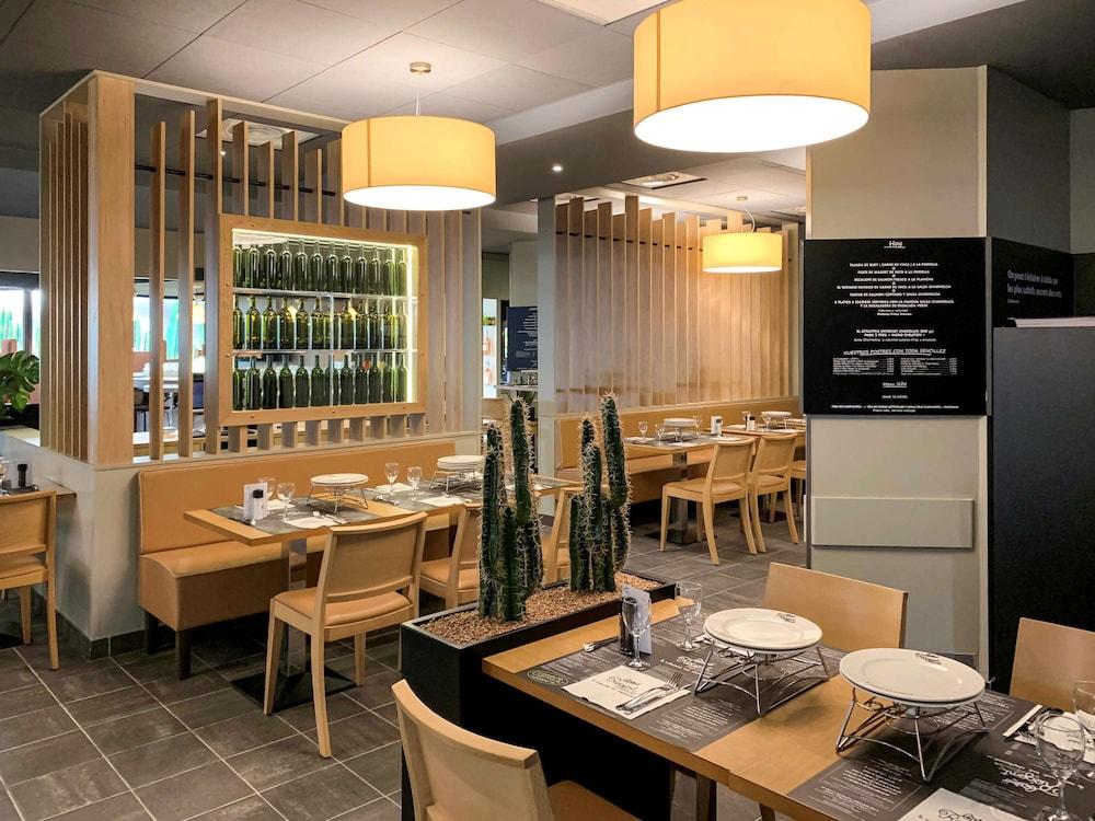 restaurant cafeteria
