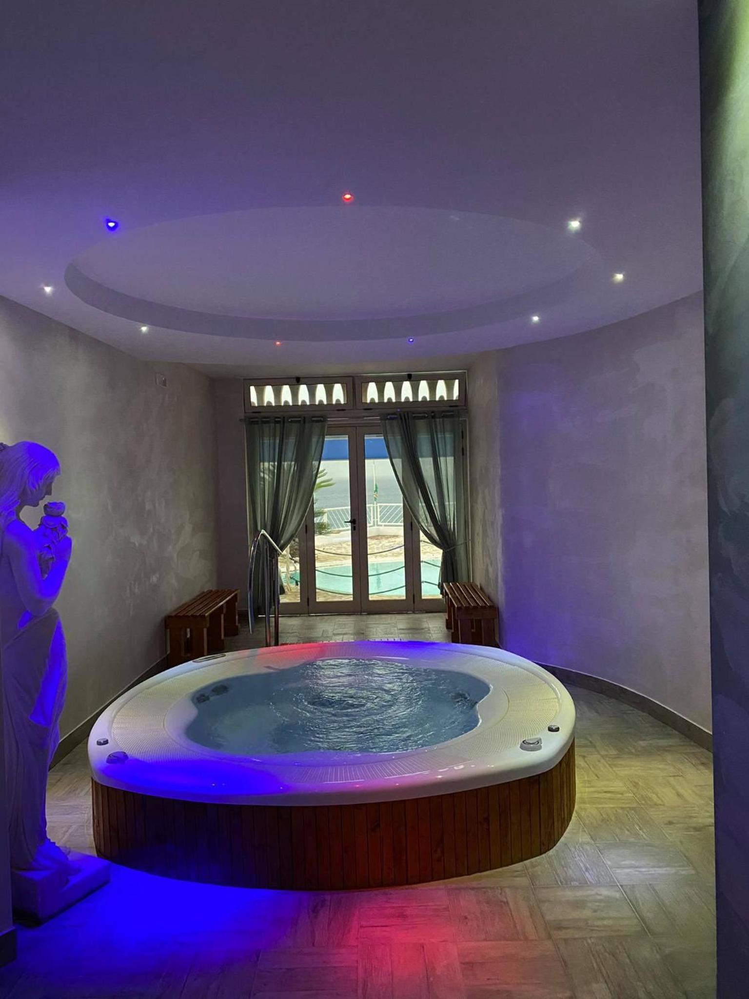 swimming pool spa