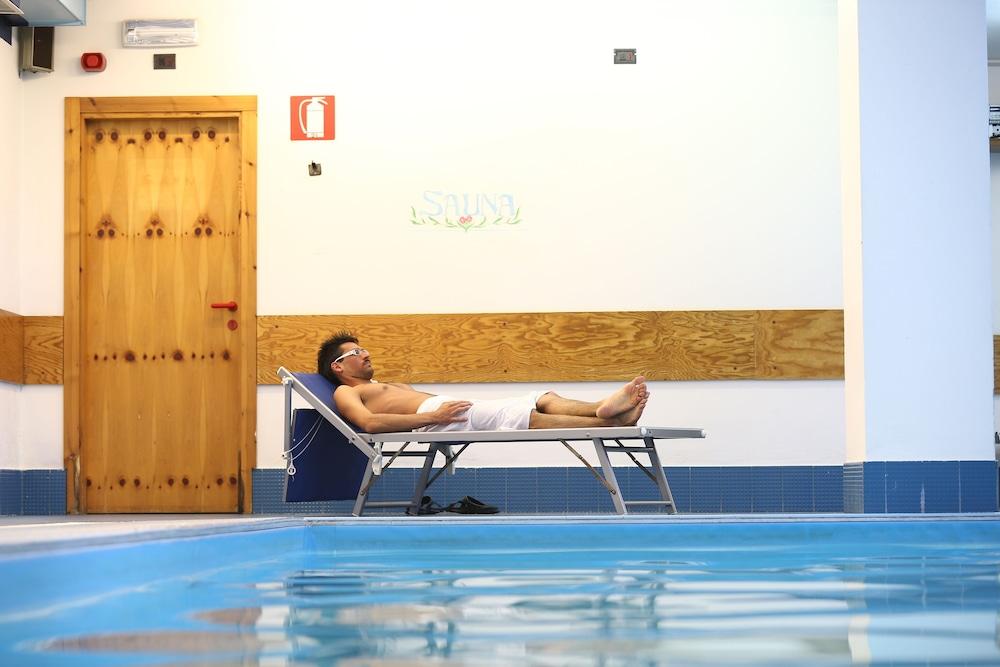 swimming pool spa