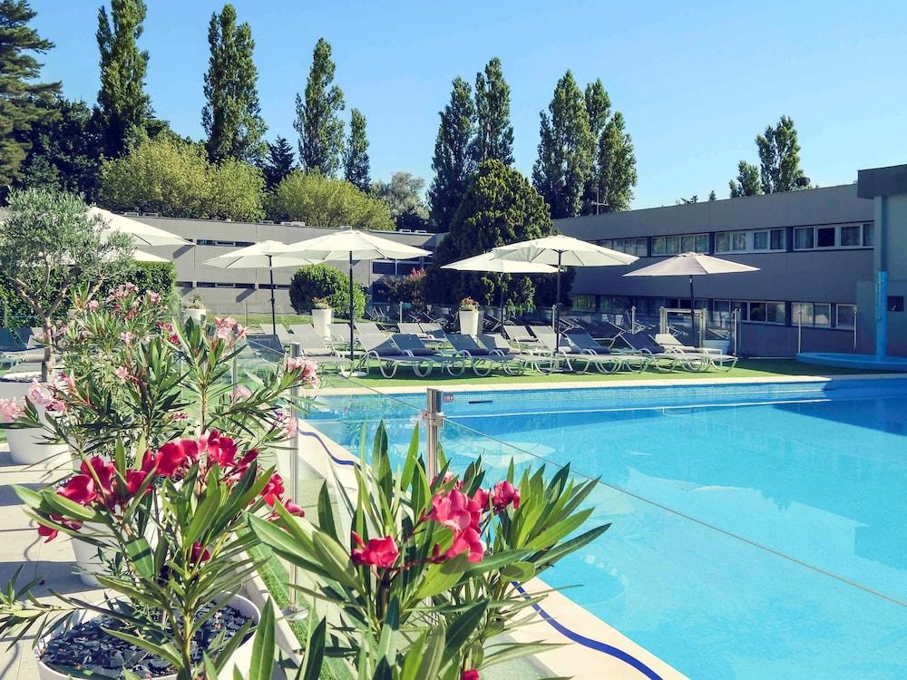 swimming pool spa