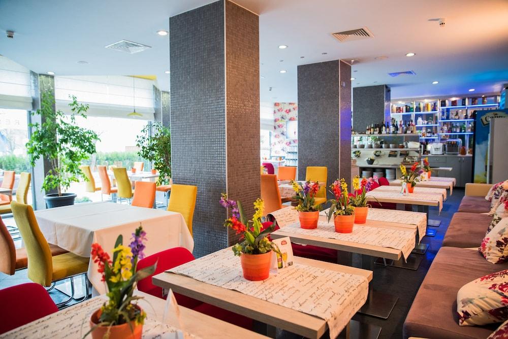 restaurant cafeteria