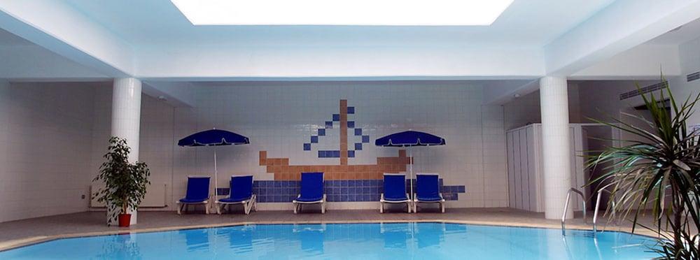 swimming pool spa