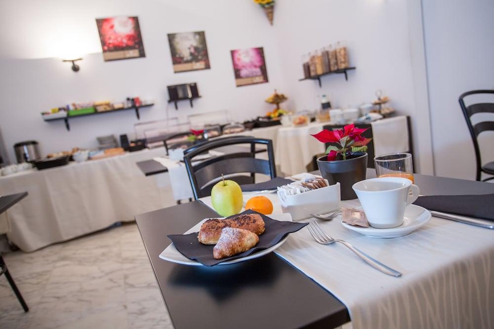 restaurant-cafeteria