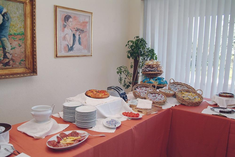 restaurant-cafeteria