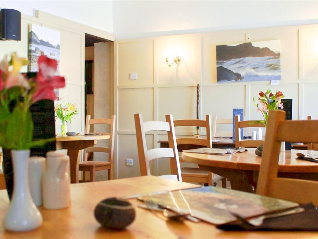 restaurant cafeteria
