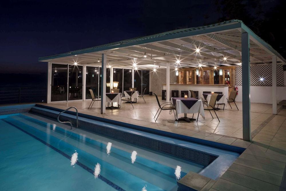 swimming pool spa