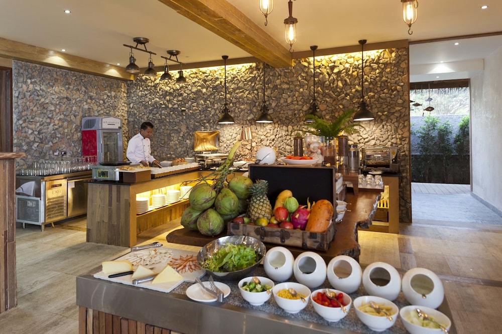 restaurant cafeteria