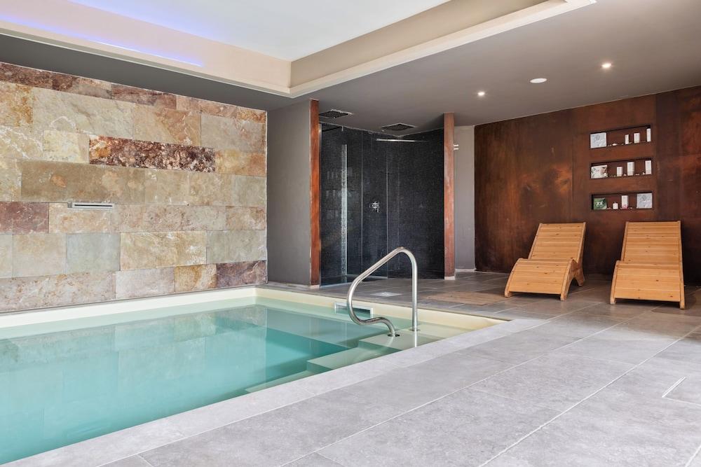 swimming pool spa