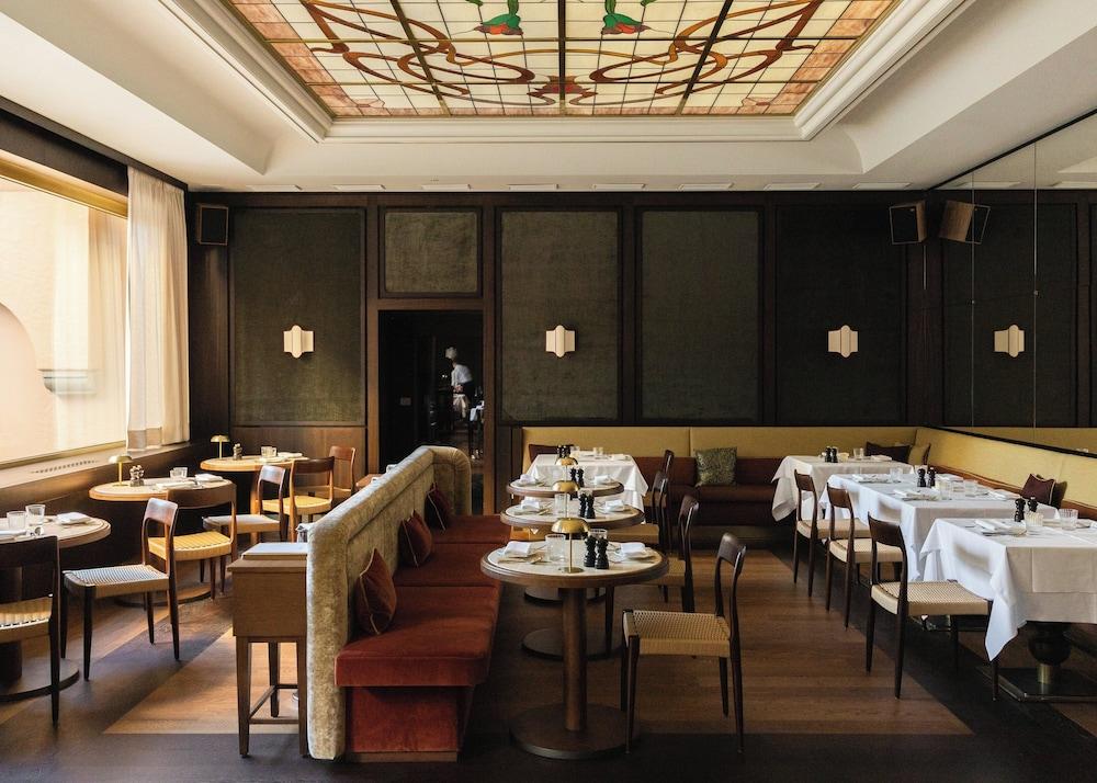 restaurant cafeteria