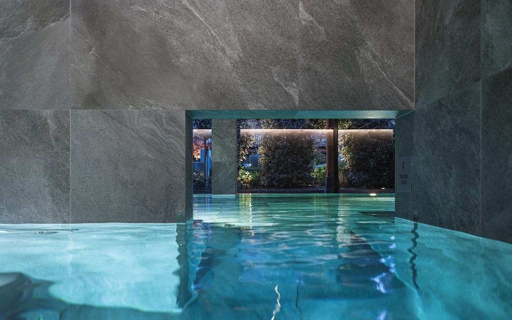 swimming pool spa