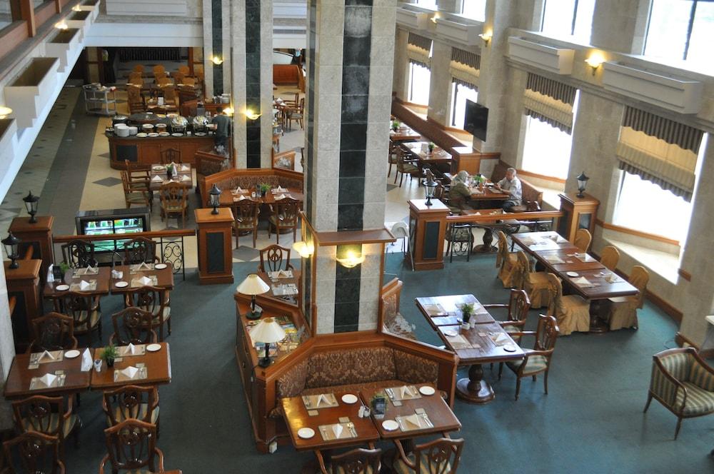 restaurant cafeteria