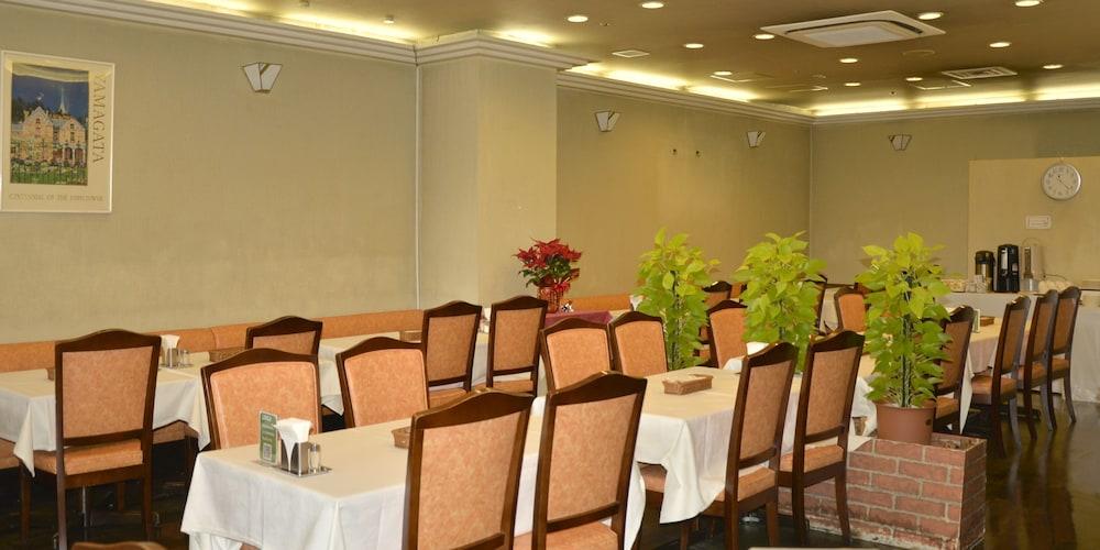 restaurant cafeteria