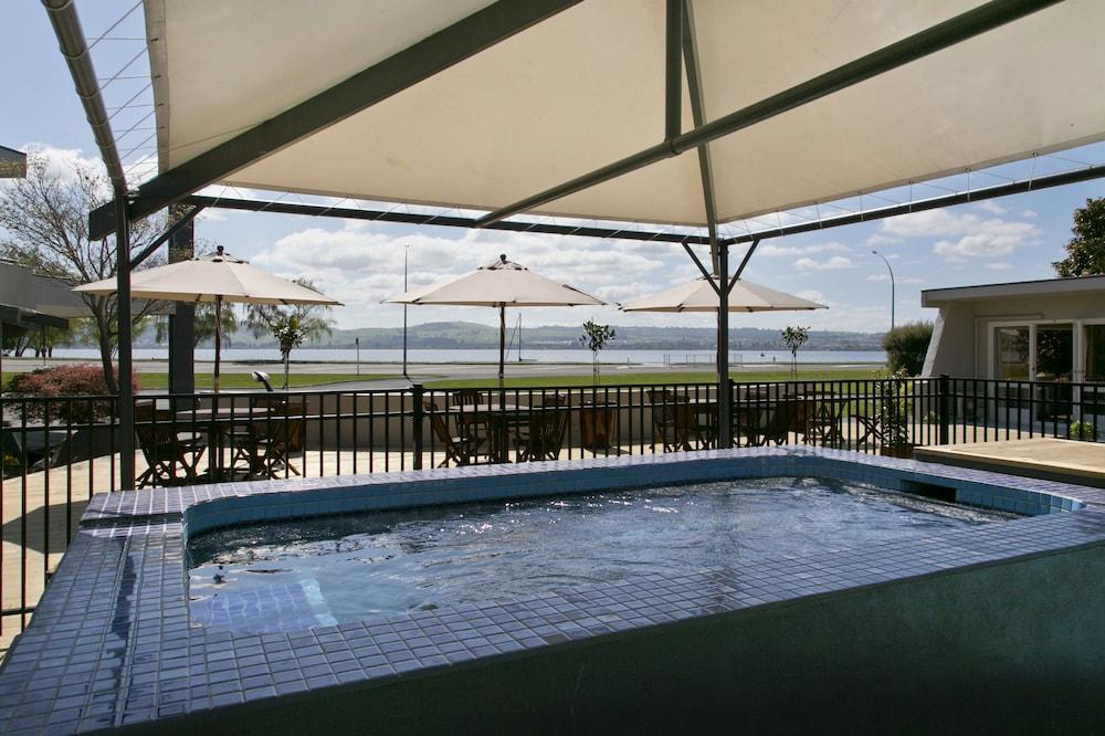 swimming pool spa