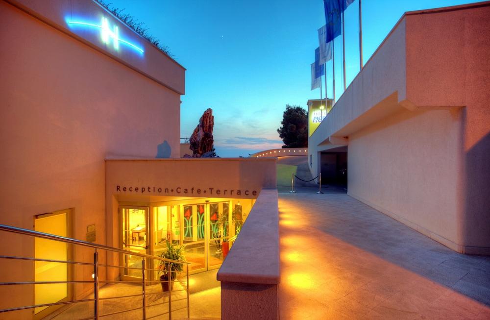 hotel