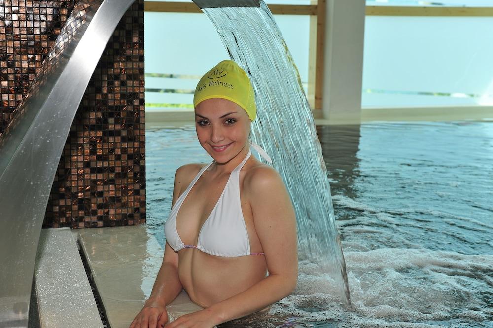 swimming pool spa