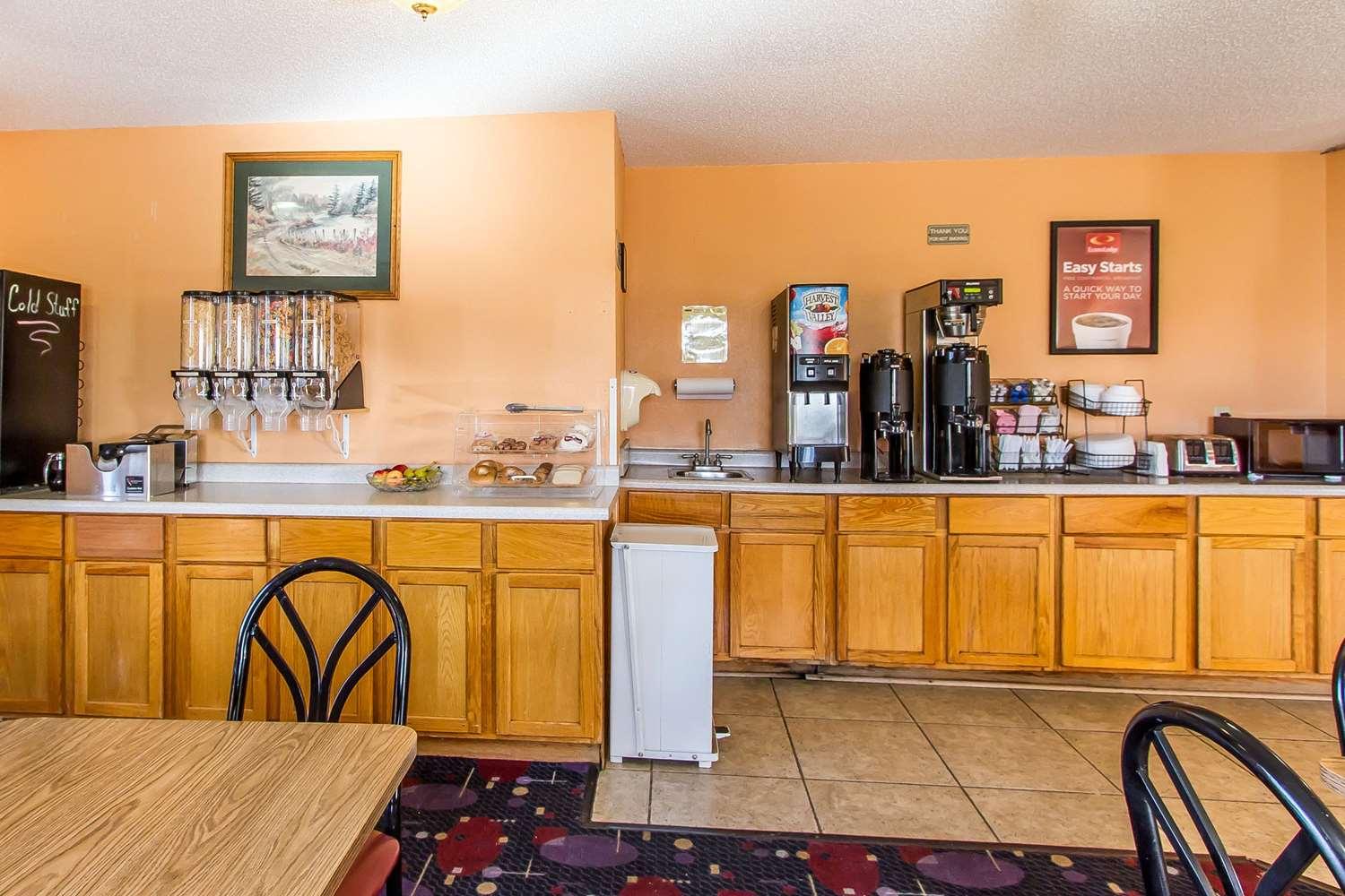 restaurant cafeteria