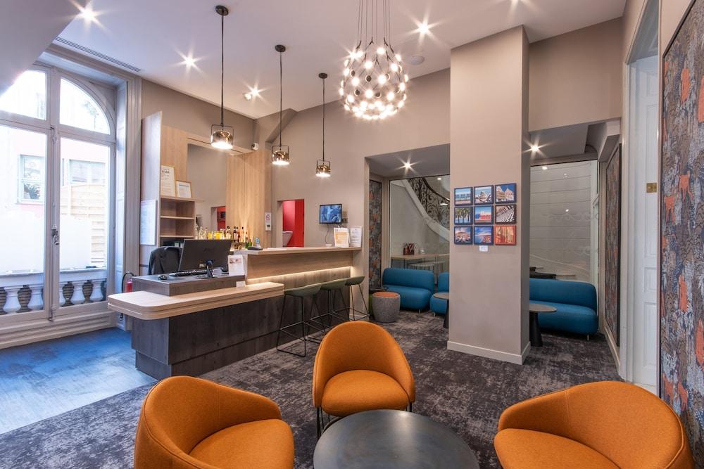 lobby
