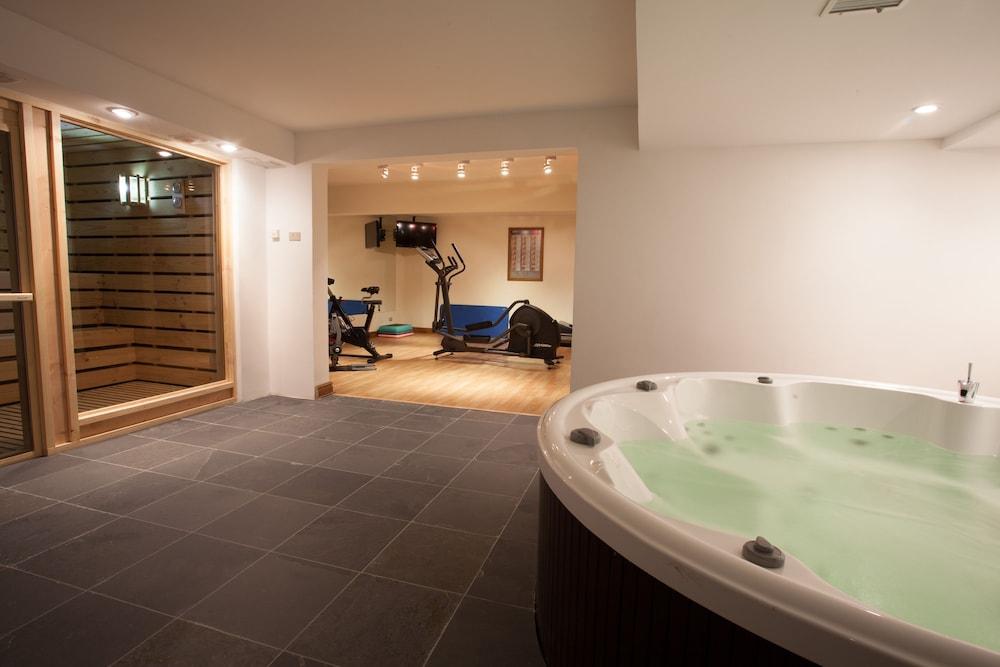 swimming pool spa