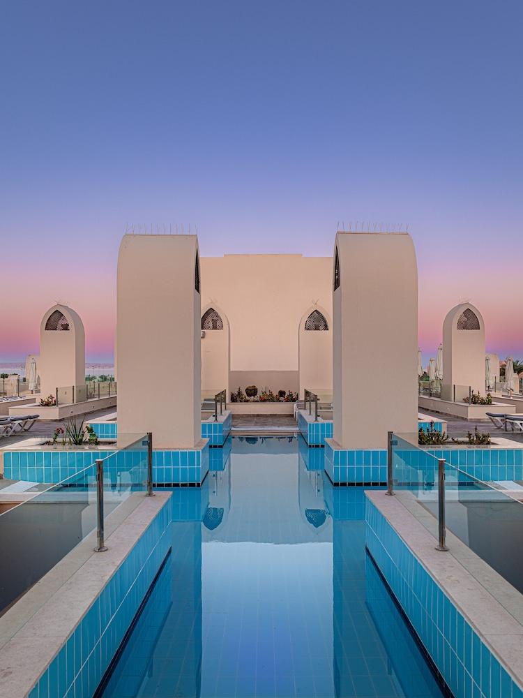 swimming pool spa