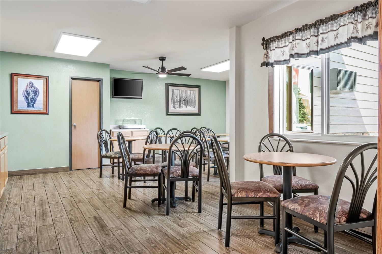 restaurant cafeteria