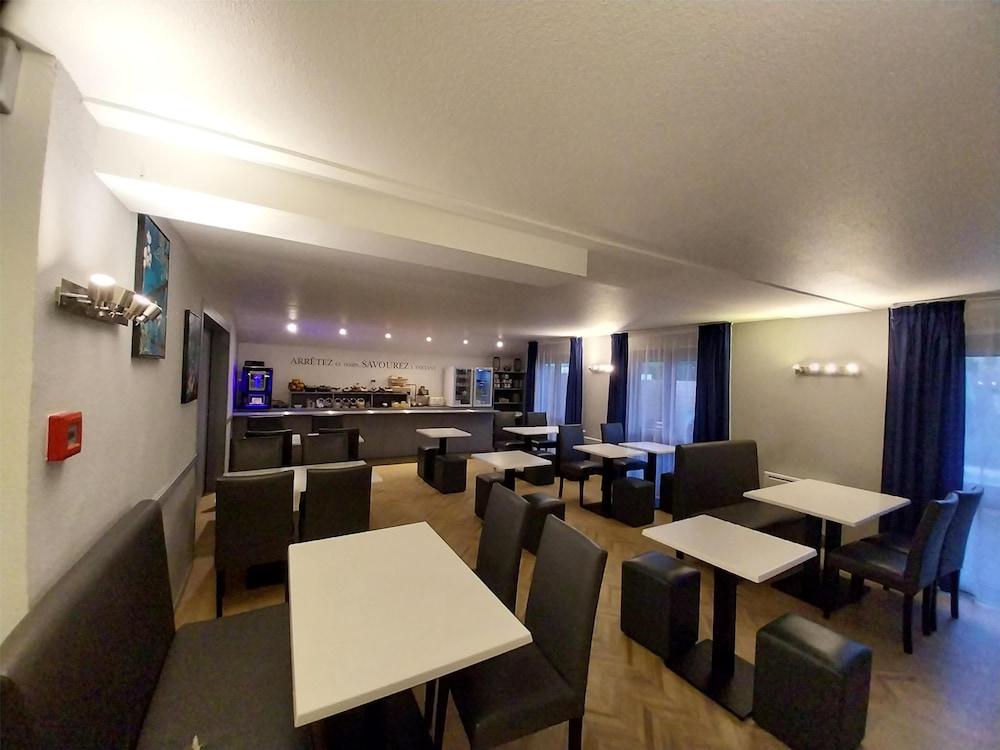restaurant cafeteria