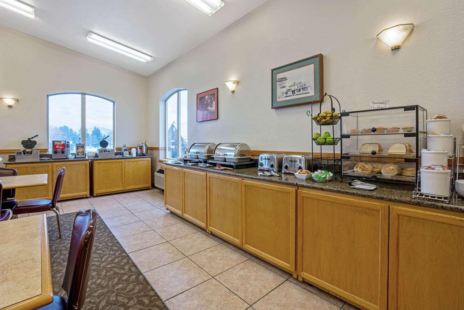 restaurant cafeteria