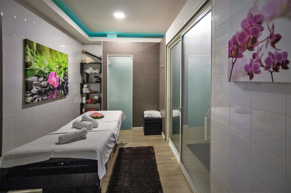 swimming pool spa