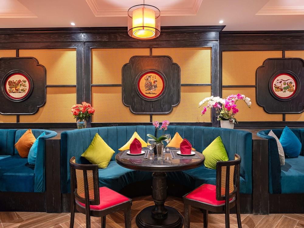 restaurant cafeteria