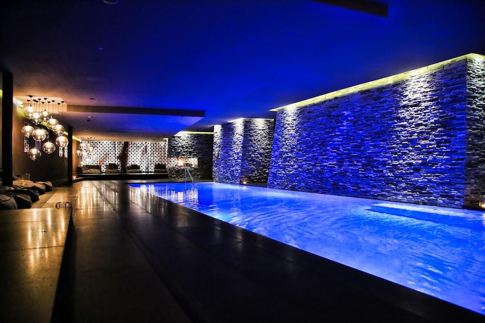 swimming pool spa