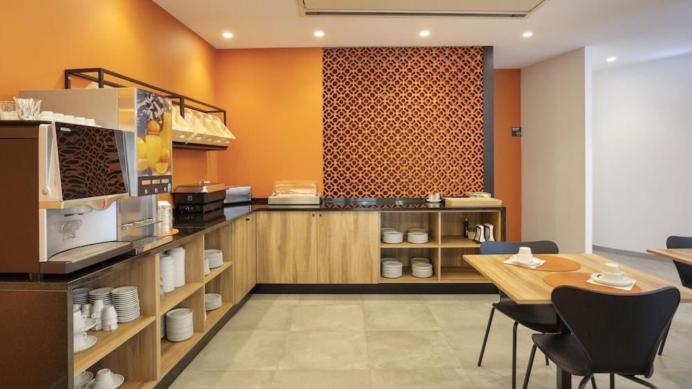 restaurant cafeteria