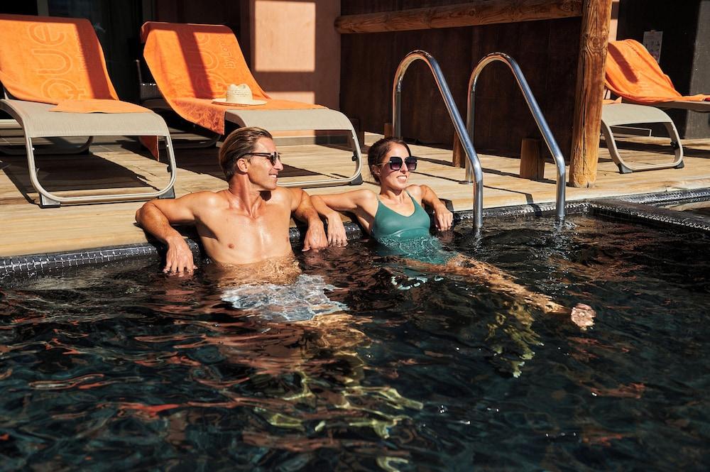 swimming pool spa