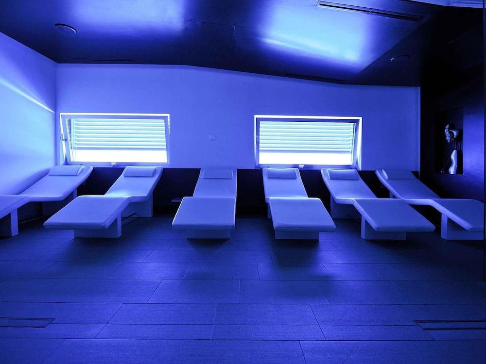 swimming pool spa