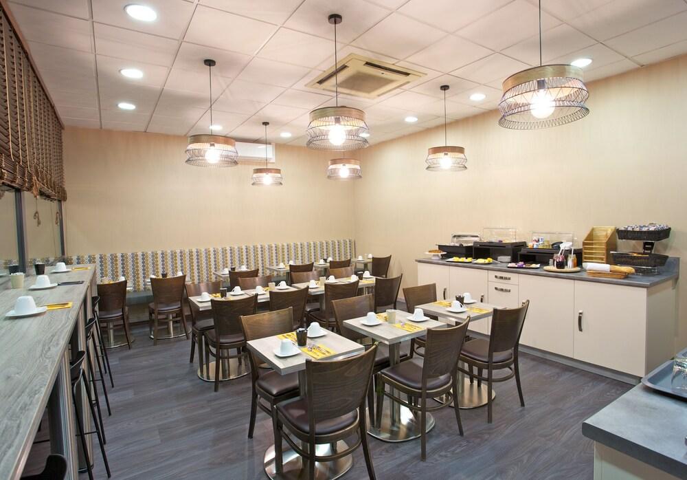 restaurant cafeteria