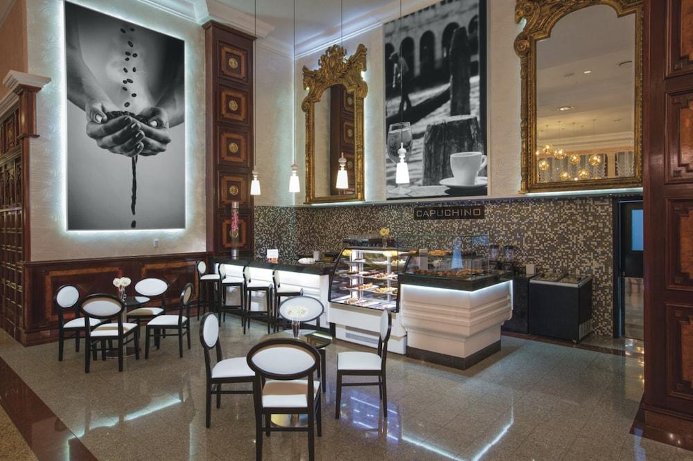 restaurant cafeteria