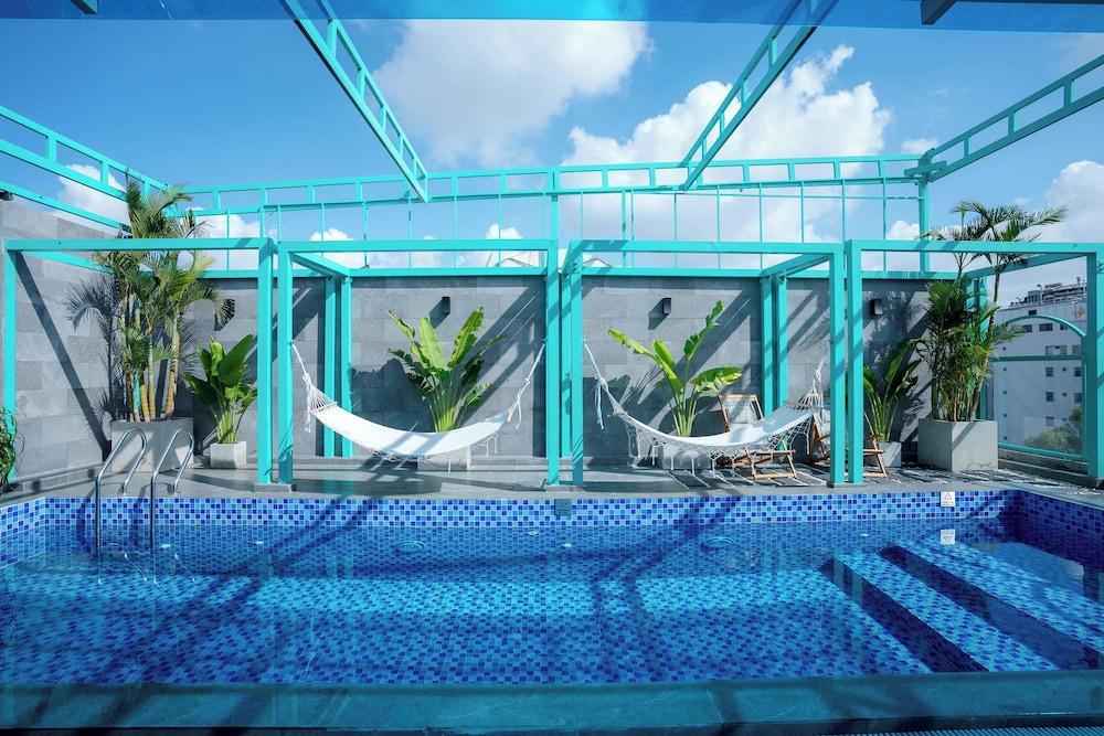 swimming pool spa