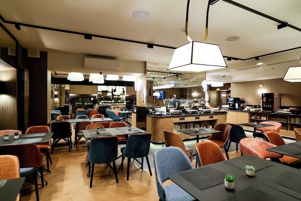 restaurant cafeteria