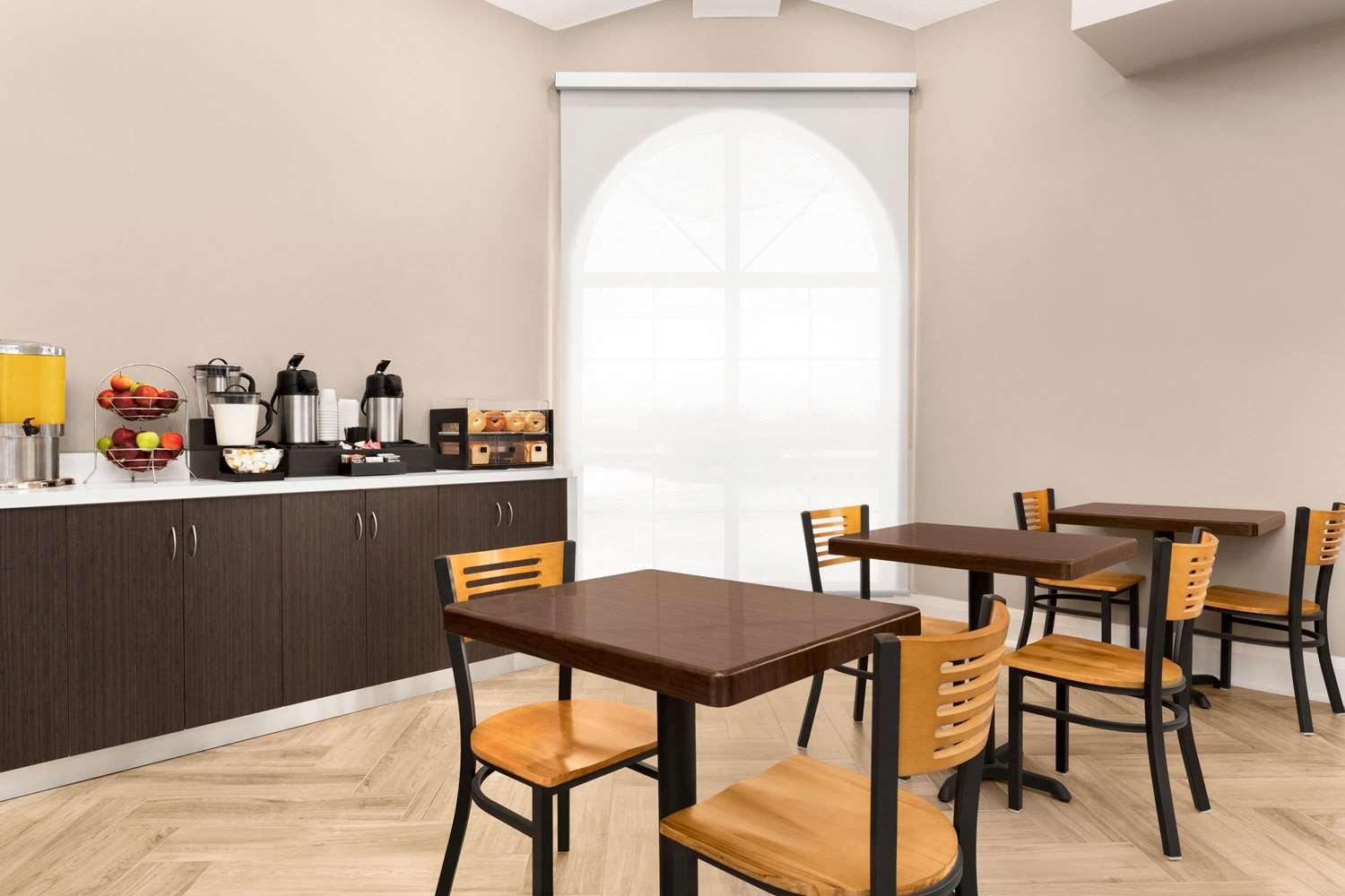 restaurant cafeteria