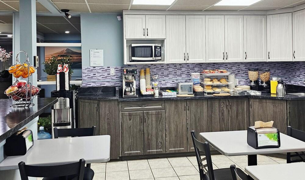 restaurant cafeteria